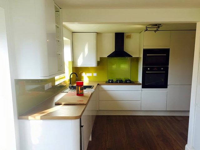 images/kitchens/slider/fitted-kitchen-9-kireth-ai.jpeg