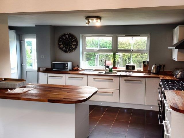 images/kitchens/slider/fitted-kitchen-2-kireth-ai.jpeg
