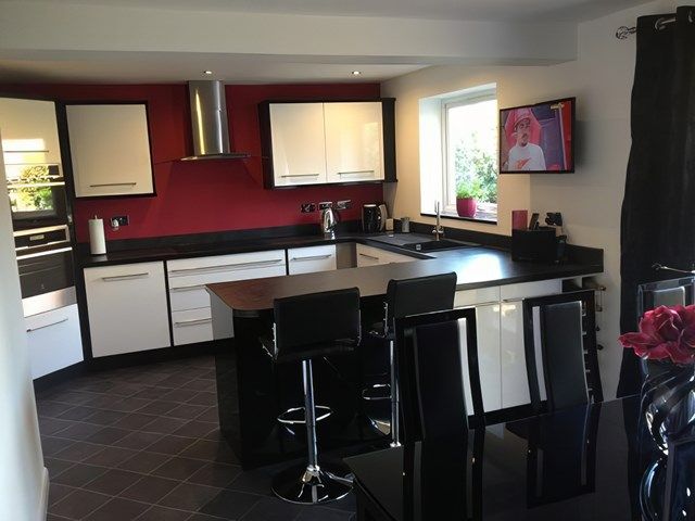images/kitchens/slider/fitted-kitchen-11-kireth-ai.jpeg