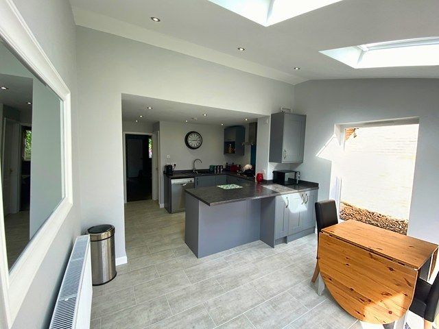 kitchen-fitters-8-kireth-ai